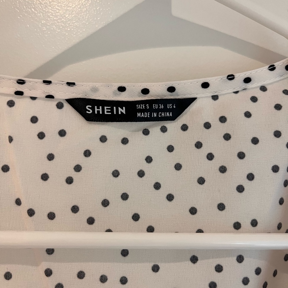 Polka Dot Ruffle Tie Front Crop Top - Picture 2 of 2